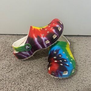 10c toddler tie dye crocs